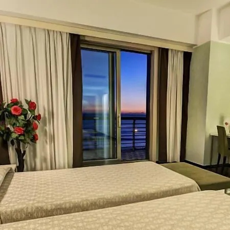 Hotel Grand Salerno